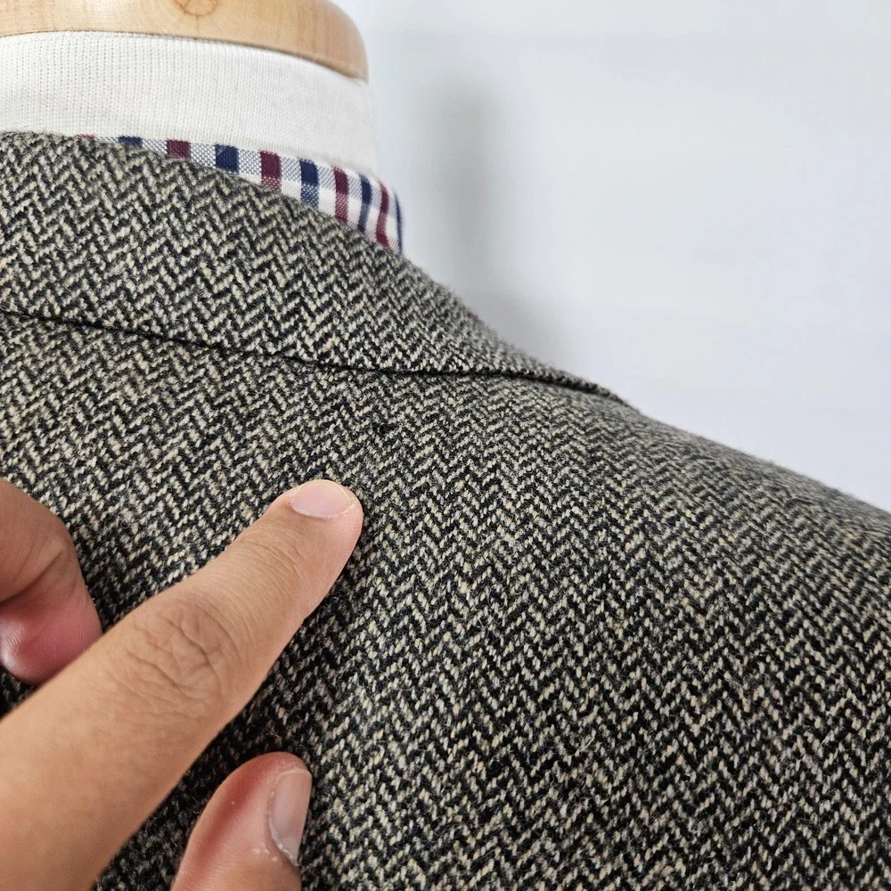 JOS A BANK Men's Tweed Sport Coat Blazer Two Button Brown Herringbone Wool 42R